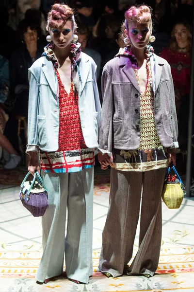 Look 19